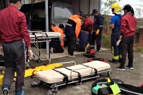 一對夫妻被人發現在1輛廢棄廂型車開瓦斯自殺。圖片來源:臺灣《聯合報》 記者 潘欣中/翻攝