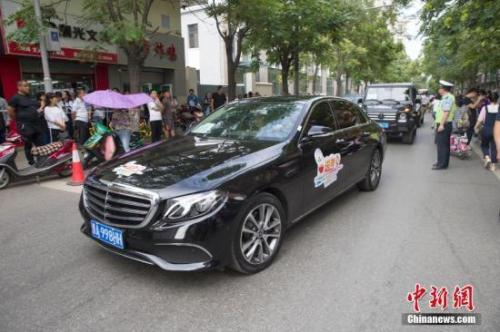 资料图:奔驰车。中新社记者 张云 摄
