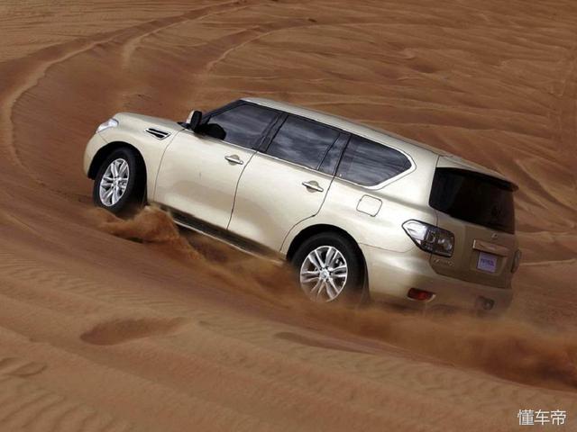 日产越野悍将，5.6L V8动力配7AT，全时四驱带差速锁吊打普拉多！