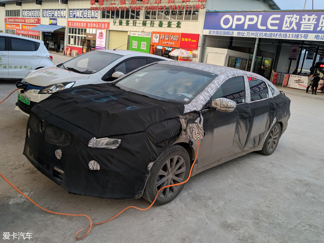 疑似博瑞GT插电式混动版曝光 或4月发布