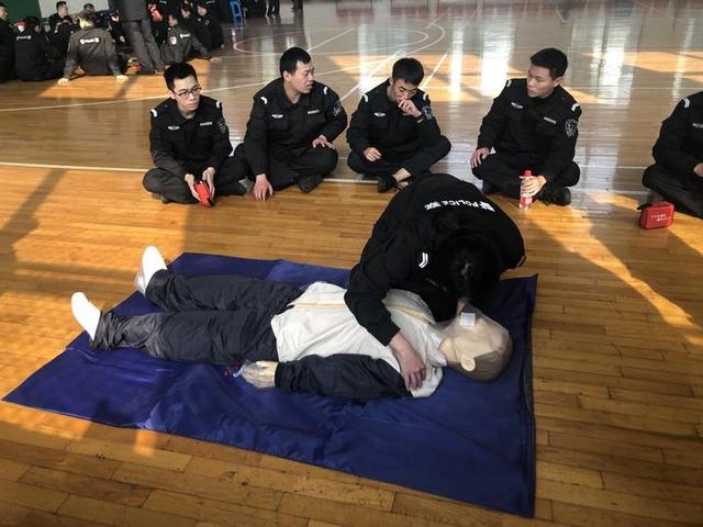 台州警校与红十字加强合作开设新警救护员培训课梧州高中2016年高考成绩图片