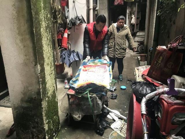 美在武汉丨红色物业连通老旧社区 感受服务之