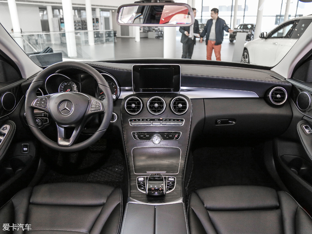 奔驰C级新增成就特别版 售价35.38万元