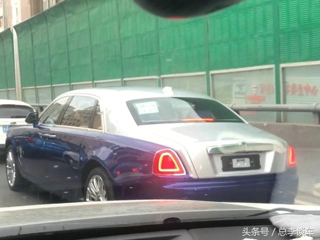 都说豪车伤不起，这次反过来，哈弗后挡贴一张纸，宝马离得远远的