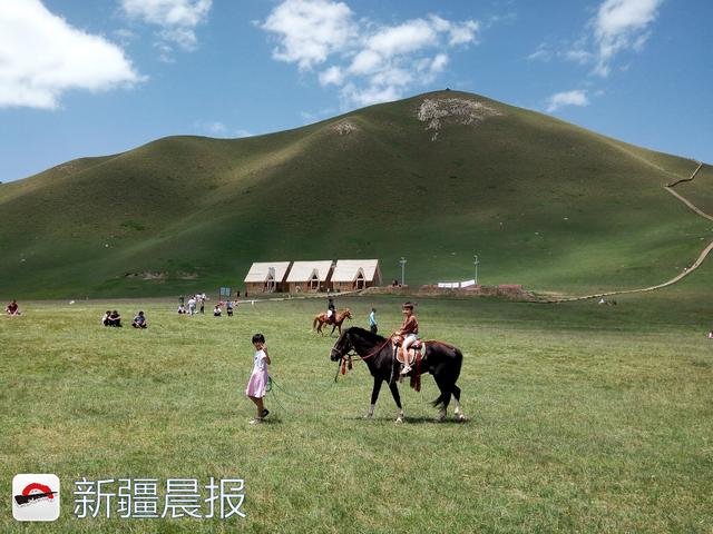 紧邻牧场 风景如画 策勒县昆仑山大峡谷成游客避暑胜地