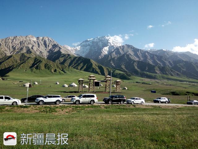 紧邻牧场风景如画策勒县昆仑山大峡谷成游客避暑胜地