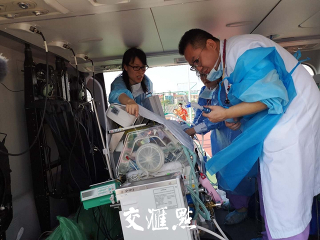 体重均不到1千克!淮安超早产龙凤胎空中转院至
