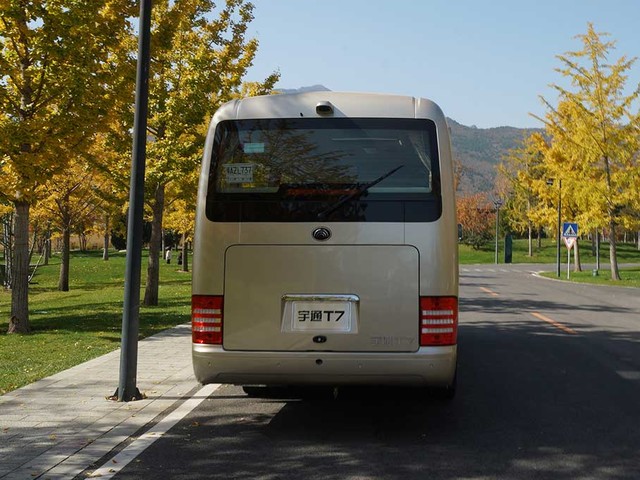 搭3.5T+10AT 宇通T7新车型将明日上市