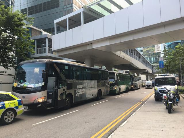香港旅游业遭“灾难性”打击巴士司机:惨过天灾 香港旅游业遭“灾难性”打击巴士司机:惨过天灾