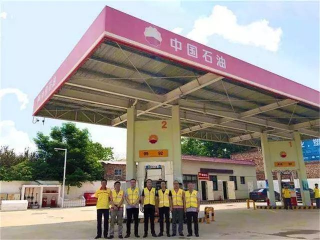实地调查|方便快捷的自助式加油已名存实亡!加油工:“国情不允许”