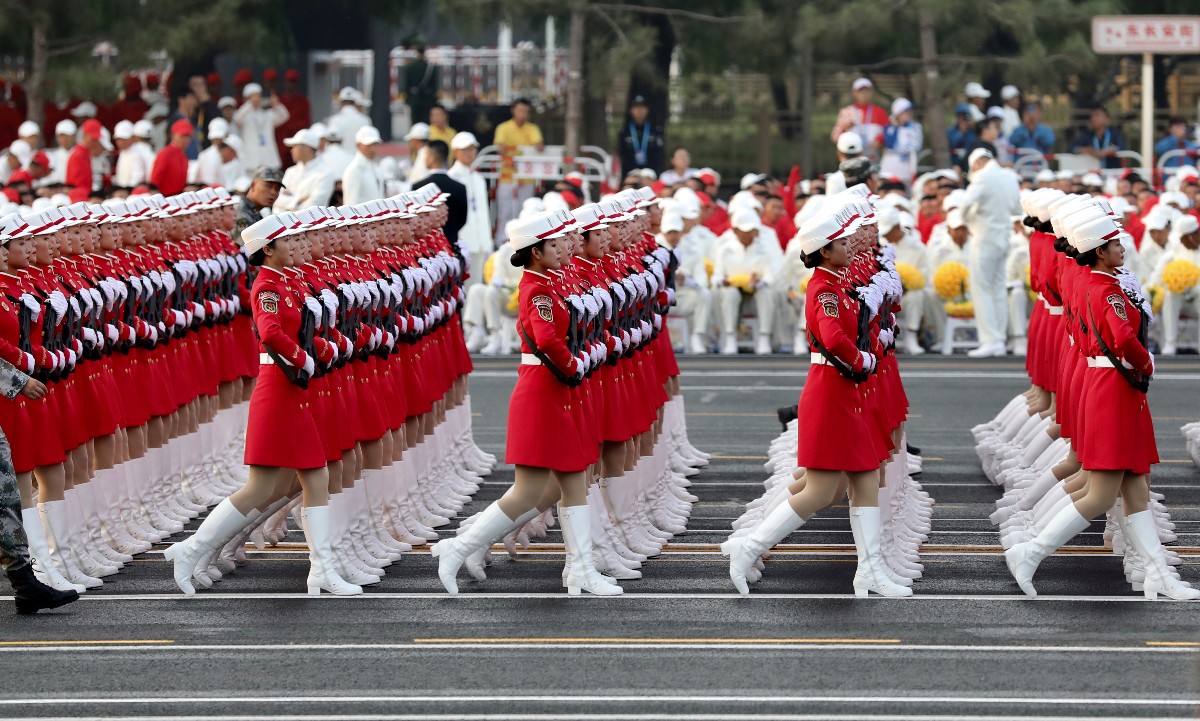 英姿飒爽女民兵,等待着接受祖国和人民的检阅!