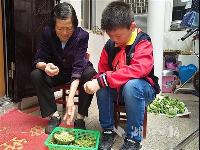 湖北孝悌文化故事会 8名个人4个家庭被评为孝