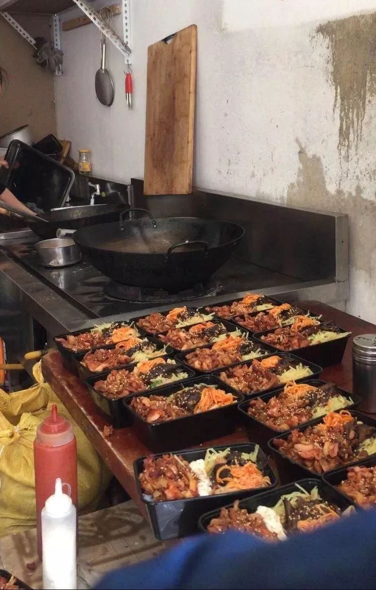 卖零工揭内幕:你吃的菜从不洗、调料挺神秘丨