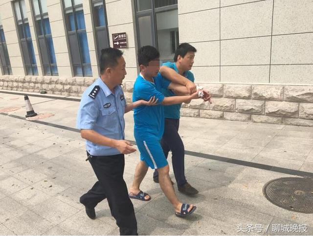 冠县一男子手筋被玻璃割断,聊城高速交警紧急