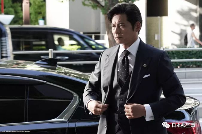 也不像古美門那麽不近人情，甲斐的朋友很多，他會利用人情求勝訴。