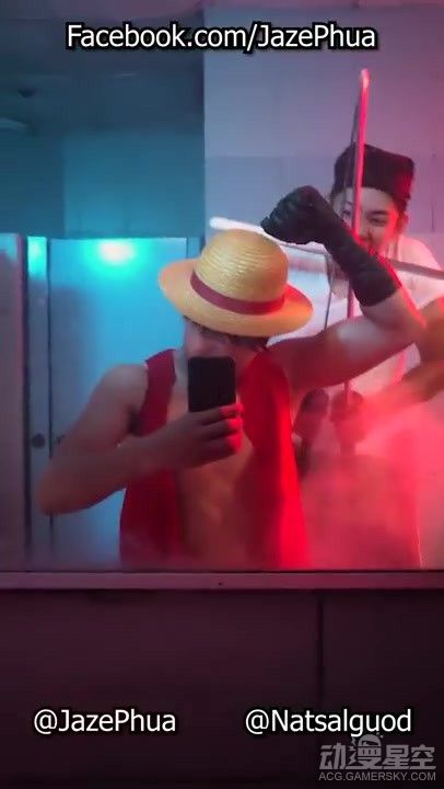 国外小哥沙雕《海贼王》COS视频 索隆在厕所都迷路