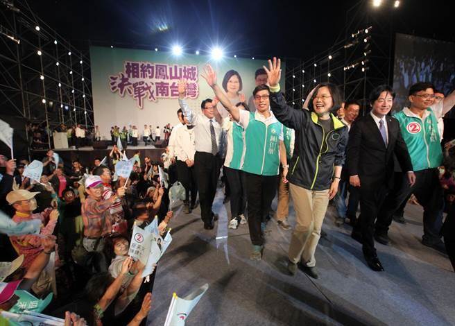 国民党讽刺选民投蔡当局:鱼为何要相信猫的话? 蔡英文。(图片来源:台湾《中时电子报》)