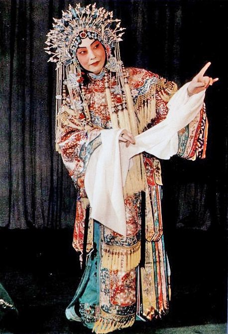 中秋节听中秋戏，看才子佳人月下相会