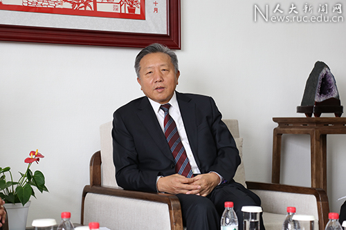 法国巴黎第九大学副校长访问中国人民大学