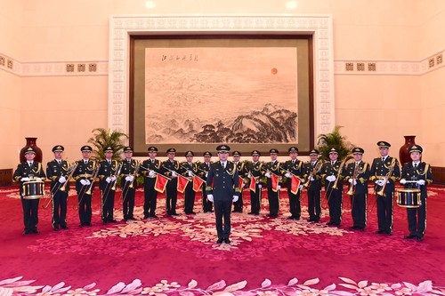 1521790028142056363.jpg 图:宪法宣誓仪式音乐演奏者合影。孙晓萌摄
