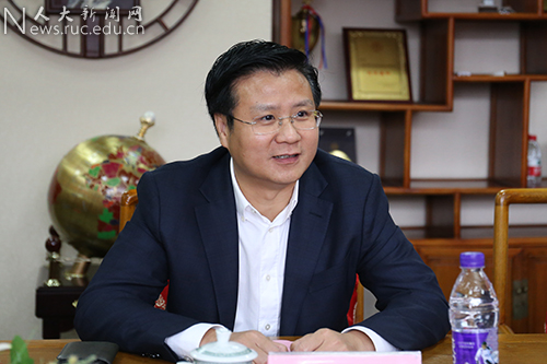 中国人民大学商学院大数地产新闻据商业分析研究平台揭牌成立