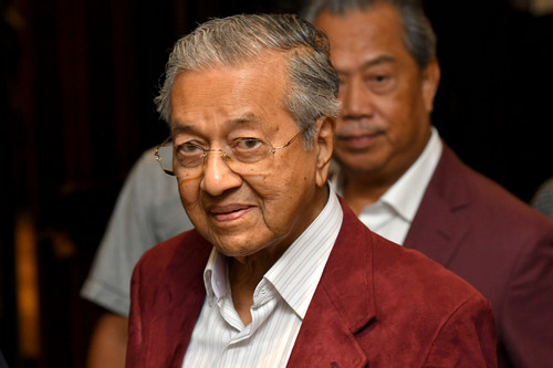5月10日，在马来西亚必打灵查亚，马哈蒂尔出席新闻发布会。新华社发