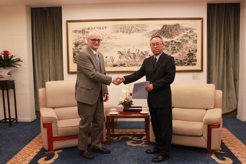 外交部国际司司长李军华接受世界卫生组织新任