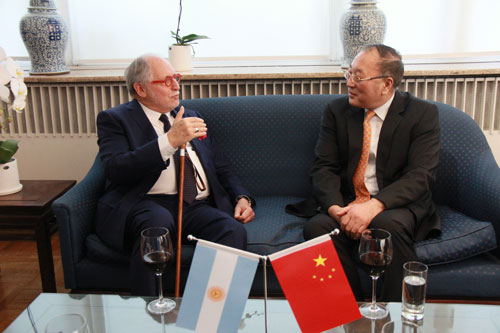 外交部部长助理张军出席阿根廷驻华使馆国庆招