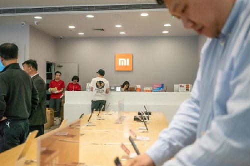 中国的小米手机增长迅速。图为北京一家小米手机实体店。(法新社)