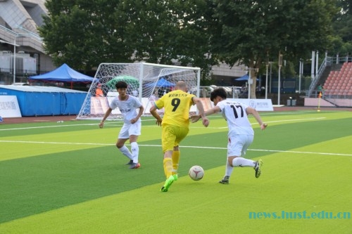 世界名校足球赛过半 精彩纷呈 亮点频现|莱顿大