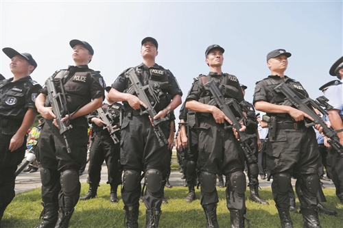 杨东来赴多镇街调研督导扫黑除恶专项斗争工作