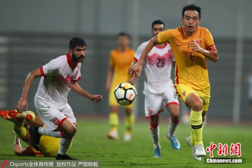 面對實力平平的巴林隊,國足交出了0-0的白卷。圖片來源:Osports全體育圖片社