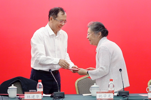 北京大学召开2018年教师节座谈会