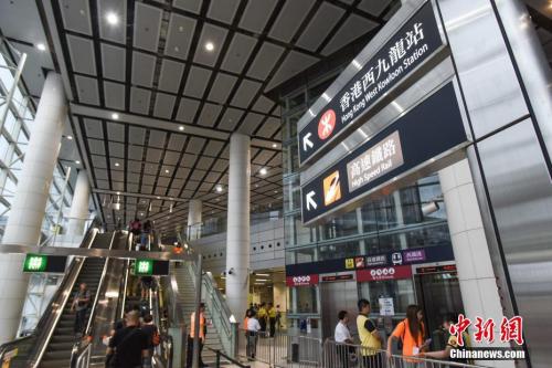 资料图：9月1日起，港铁一连两日举办高铁西九龙站公众开放日。中新社记者 麦尚旻 摄