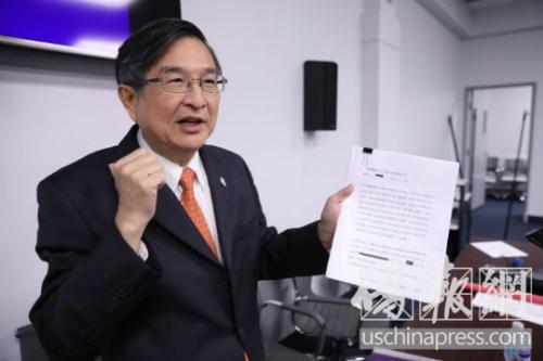 北美會計師協會創會會長林清吉在解釋如何才能避免被美國國稅局查賬。(圖片來源:美國《僑報》記者 邱晨 攝)