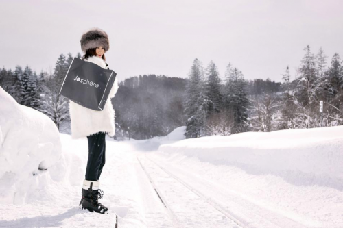 乔丝斐JOSPHERE超模珠宝设计师刘季涵跨界玩转时尚滑雪头盔