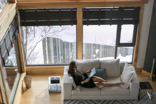 乔丝斐JOSPHERE超模珠宝设计师刘季涵跨界玩转时尚滑雪头盔 乔丝斐JOSPHERE超模珠宝设计师刘季涵跨界玩转时尚滑雪头盔