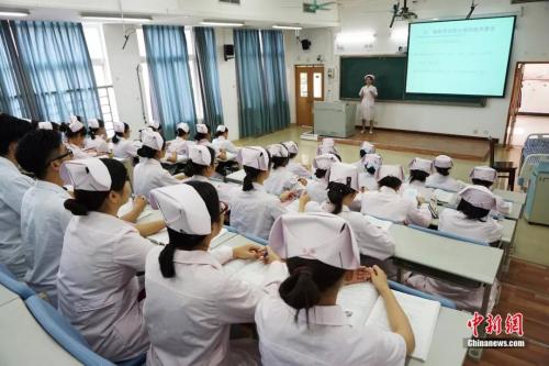 　广州中医药大学护理学院课堂