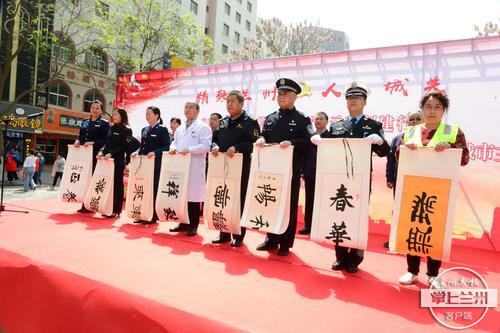 以纸传情!兰州市首个抗疫主题剪纸作品展亮相张掖路步行街