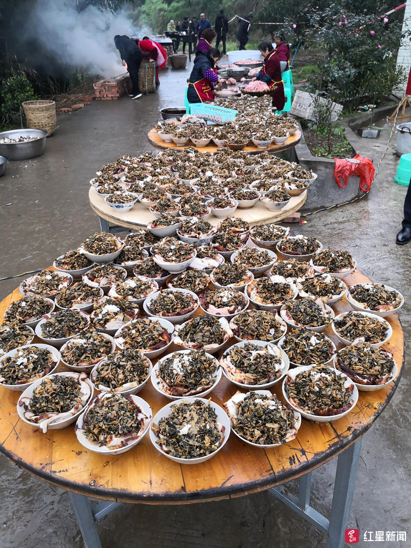 "吃龙肉"祈福新年,5万人涌入宜宾南溪吃免费流水席