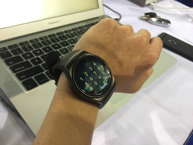 大学生创客团队设计出一款手表,专治手机沉