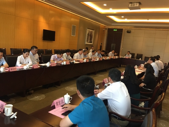 校领导赴陕西省看望选调生并召开座谈会