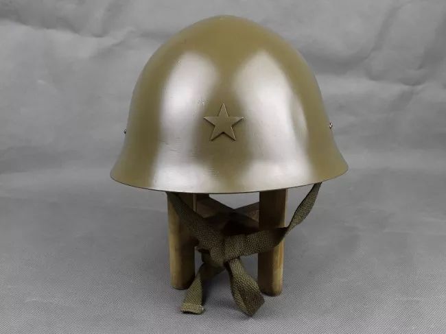 钢盔根本挡不住子弹，为什么士兵上战场一定要佩戴？...