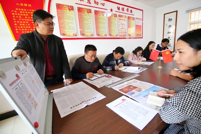 【纪检人·镜头】深入学习宣传宪法监察法