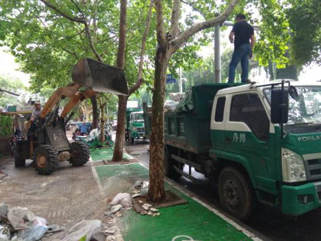 美容院店面装修,建筑垃圾堆放人行道被查处