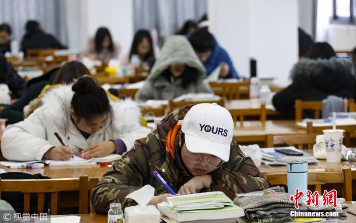 仲博彩票3.7手机安卓版下载 - 伪装、搜索、潜伏、狙杀在演习中锤炼狙击手专业素养