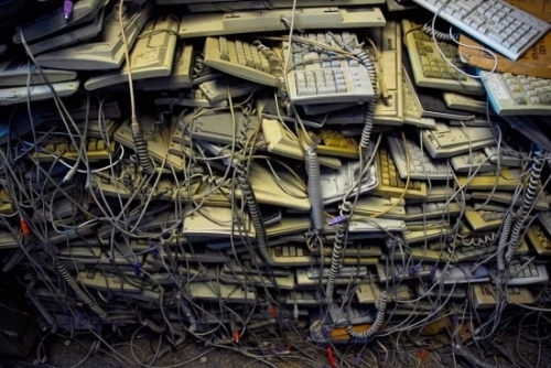 二手手机比新机贵 员工私挣外快