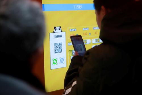 筷橙仙粉元旦亮相人气爆棚 无人餐饮撬动自动售货机刚需市场