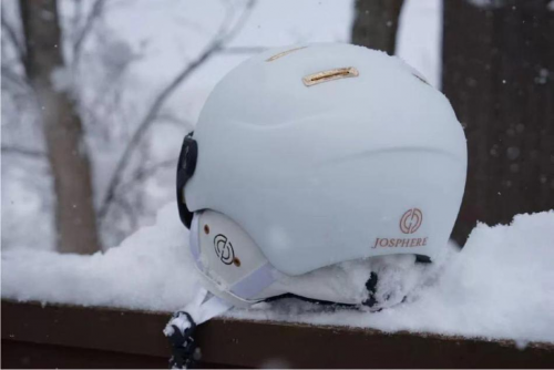 乔丝斐JOSPHERE超模珠宝设计师刘季涵跨界玩转时尚滑雪头盔 乔丝斐JOSPHERE超模珠宝设计师刘季涵跨界玩转时尚滑雪头盔