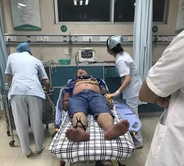 被蚂蚁咬了几口,男子突然呼吸困难,失去知觉…